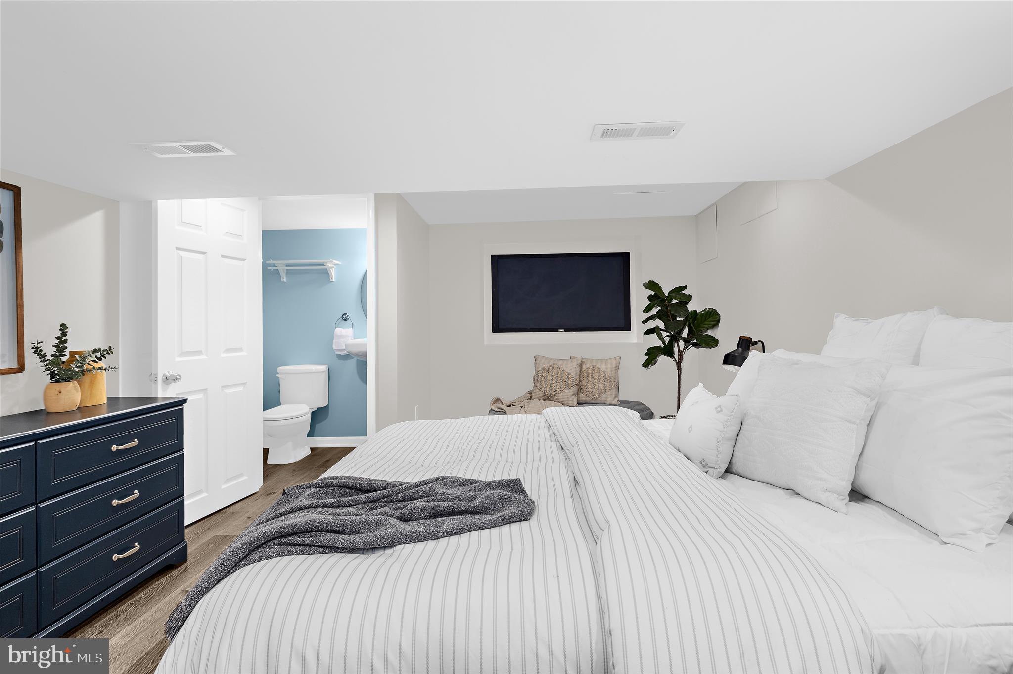 POWHATAN BEACH - Residential