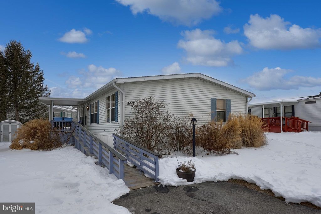 Photo of 203 Thrush Court N, LANCASTER, PA 17603 (MLS # PALA2081912)