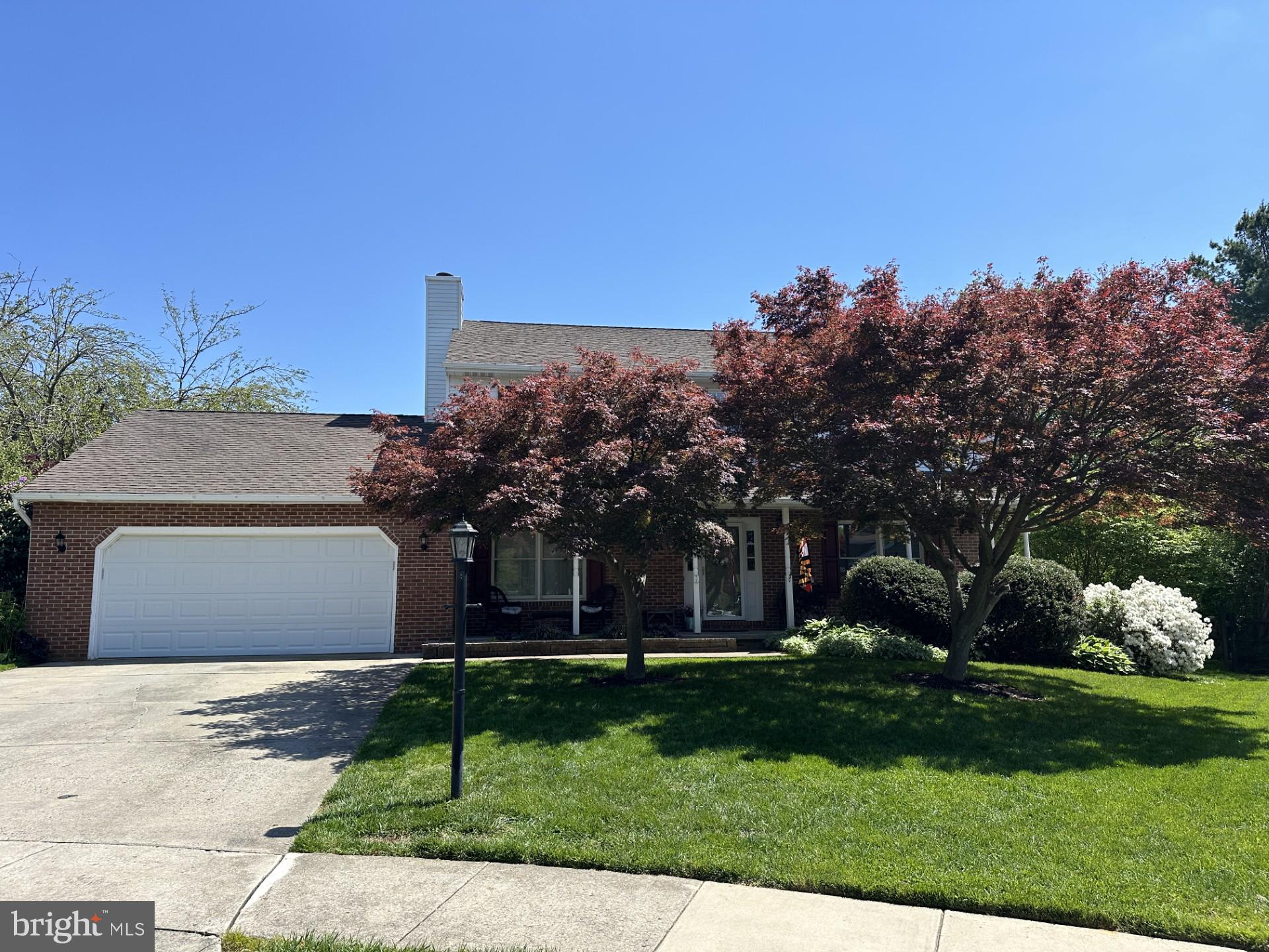 805 HAYDEN COURT