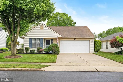 9 Fernwood Court, Columbus, NJ MLS: NJBL2086246