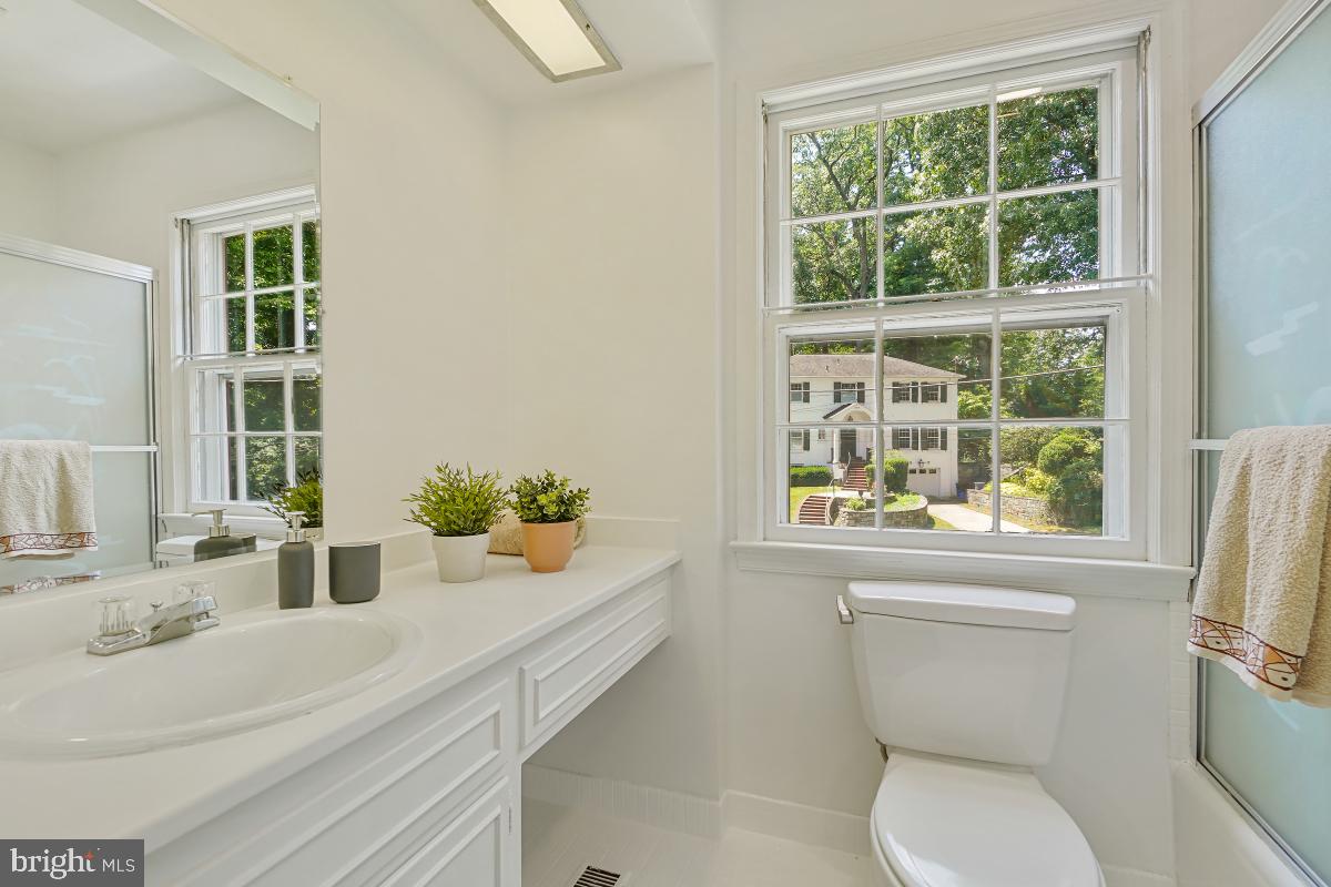 ENGLISH VILLAGE - Residential