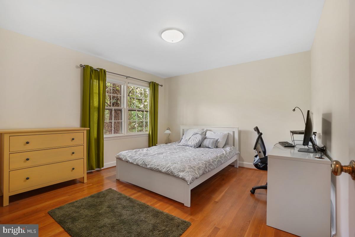 ENGLISH VILLAGE - Residential