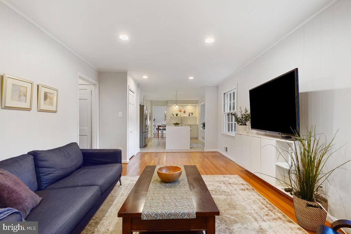 ENGLISH VILLAGE - Residential