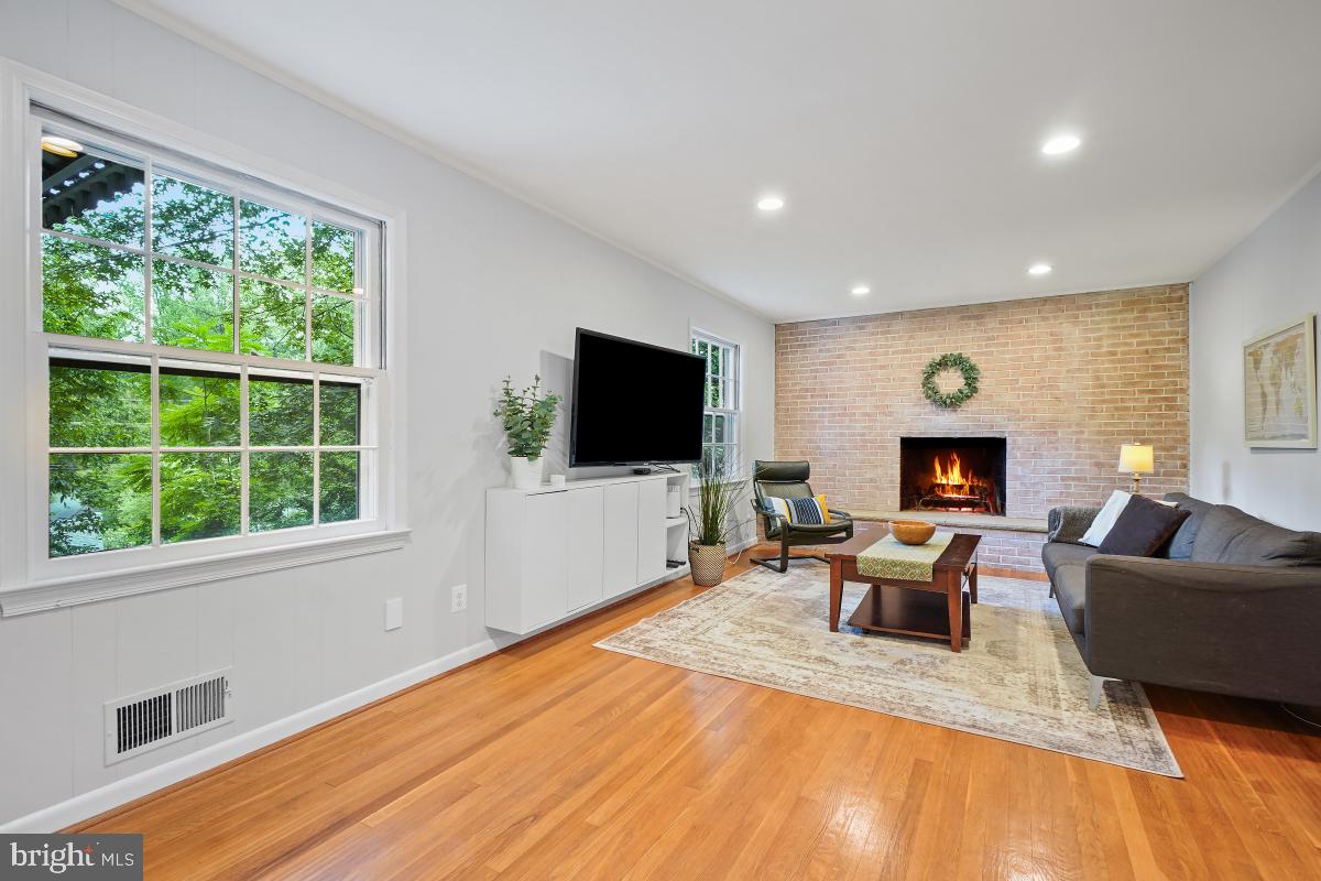 ENGLISH VILLAGE - Residential