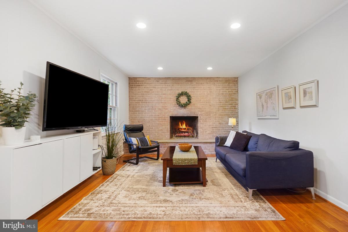 ENGLISH VILLAGE - Residential