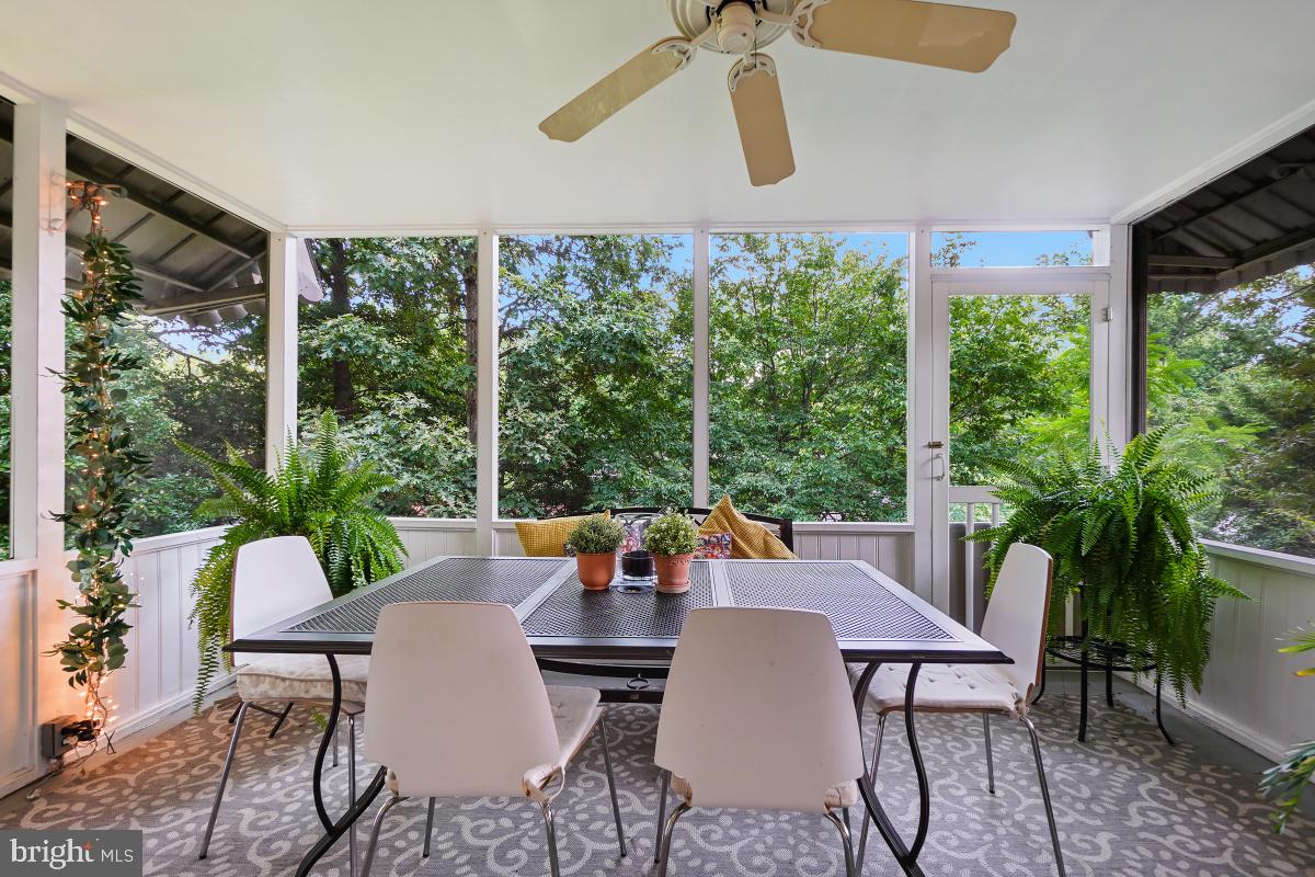 ENGLISH VILLAGE - Residential