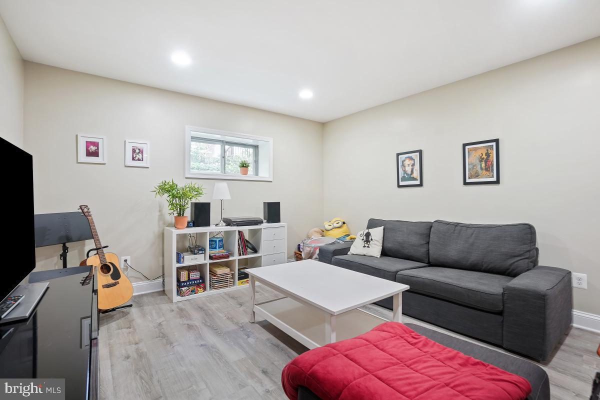 ENGLISH VILLAGE - Residential