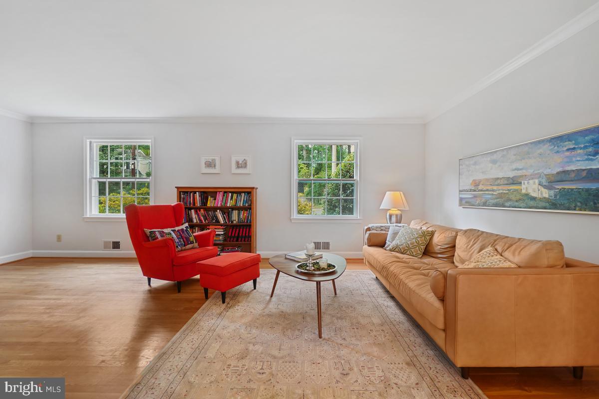 ENGLISH VILLAGE - Residential