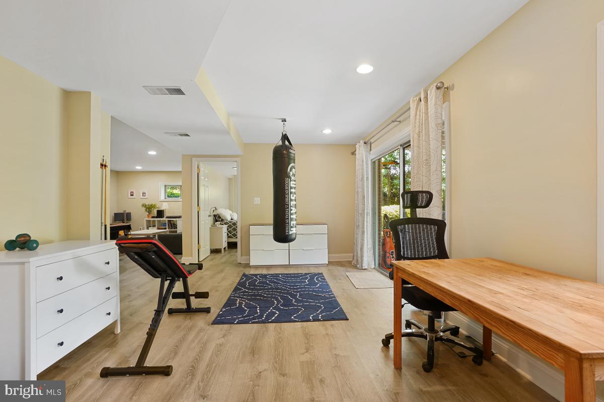 ENGLISH VILLAGE - Residential