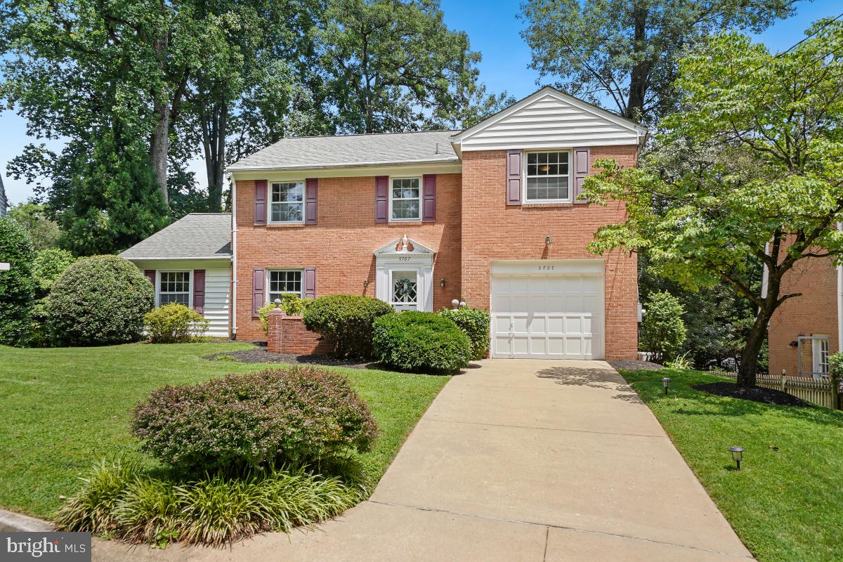 ENGLISH VILLAGE - Residential