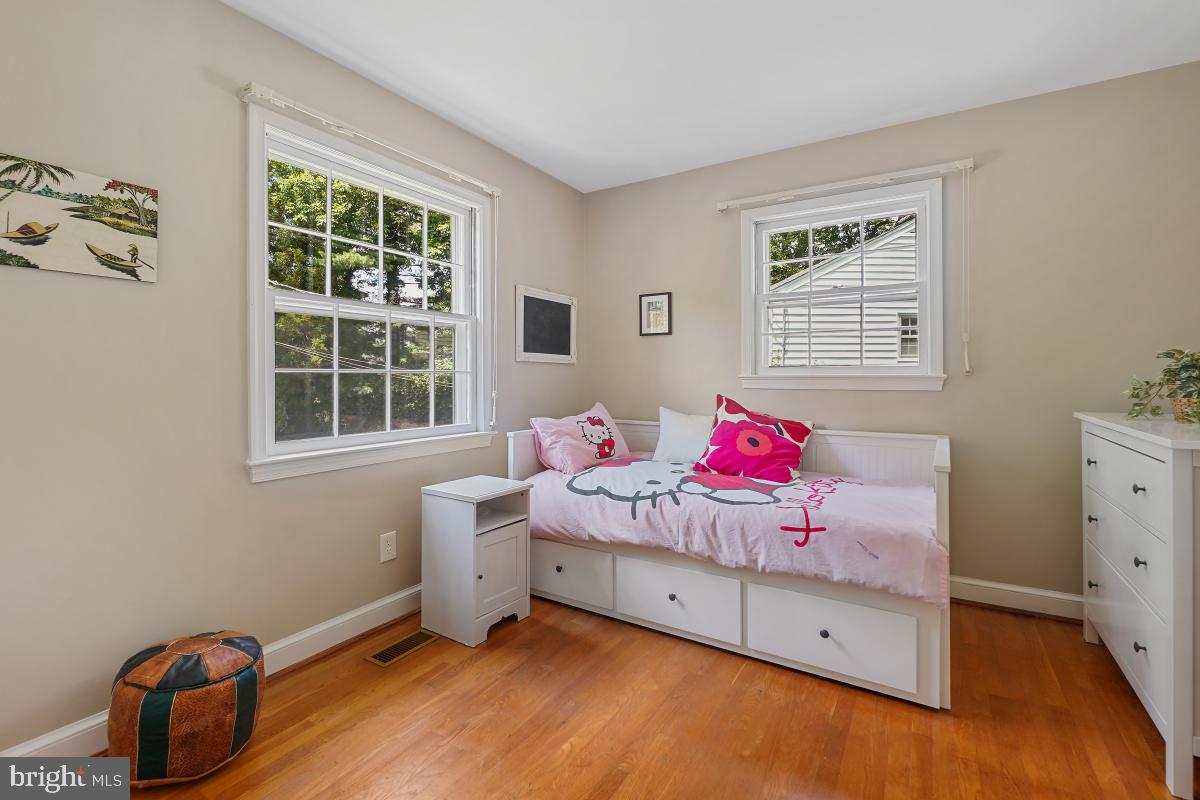 ENGLISH VILLAGE - Residential