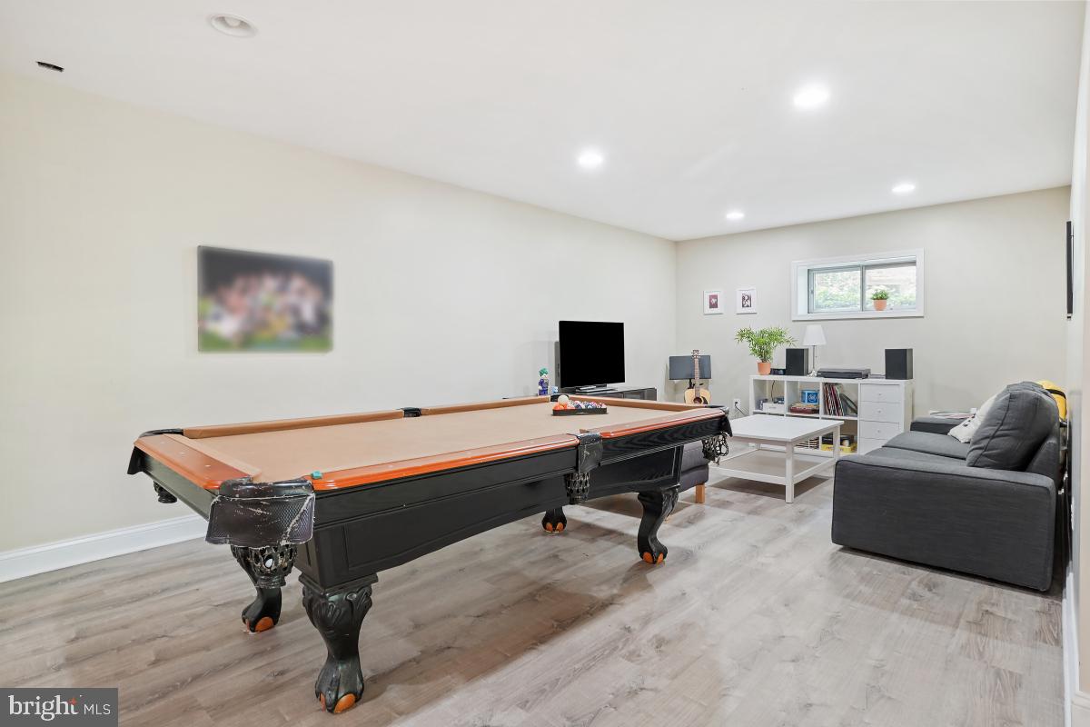 ENGLISH VILLAGE - Residential