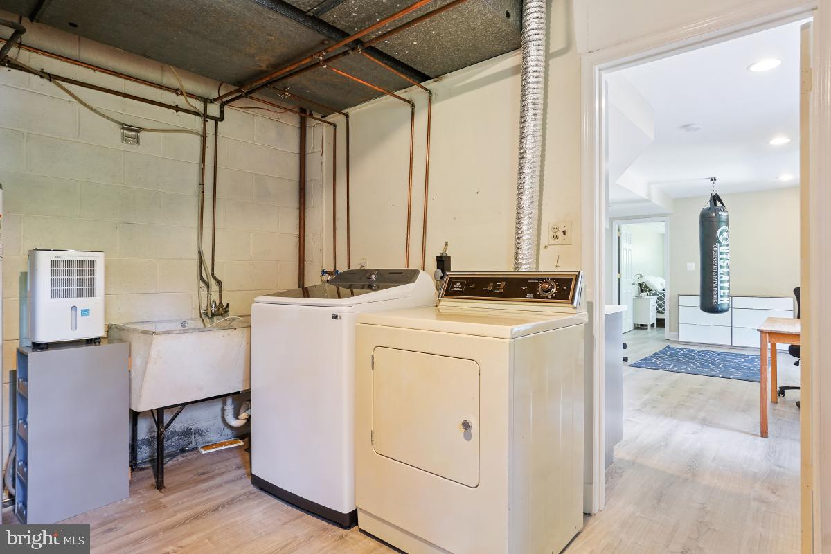 ENGLISH VILLAGE - Residential