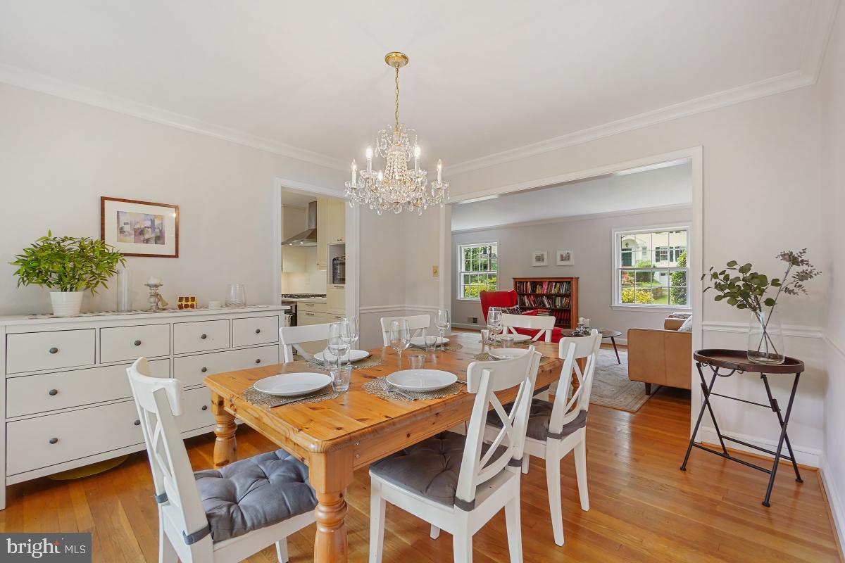 ENGLISH VILLAGE - Residential