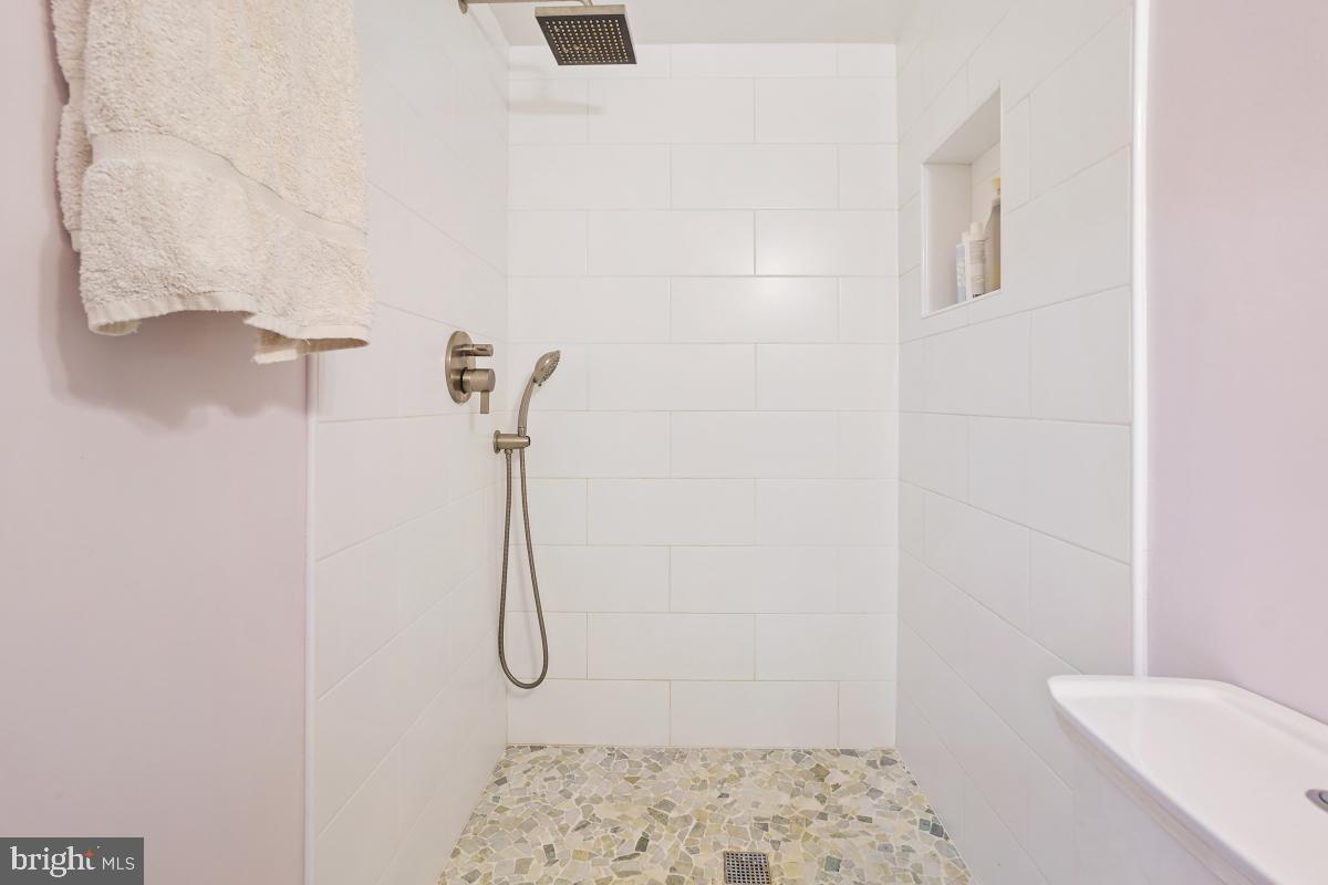 ENGLISH VILLAGE - Residential