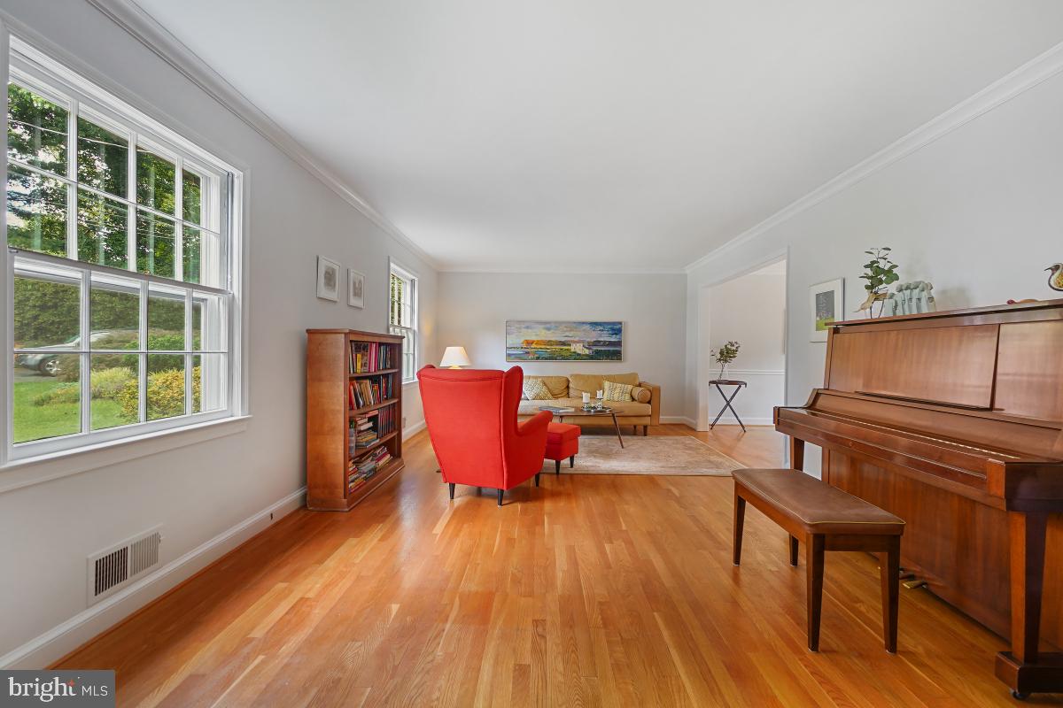 ENGLISH VILLAGE - Residential