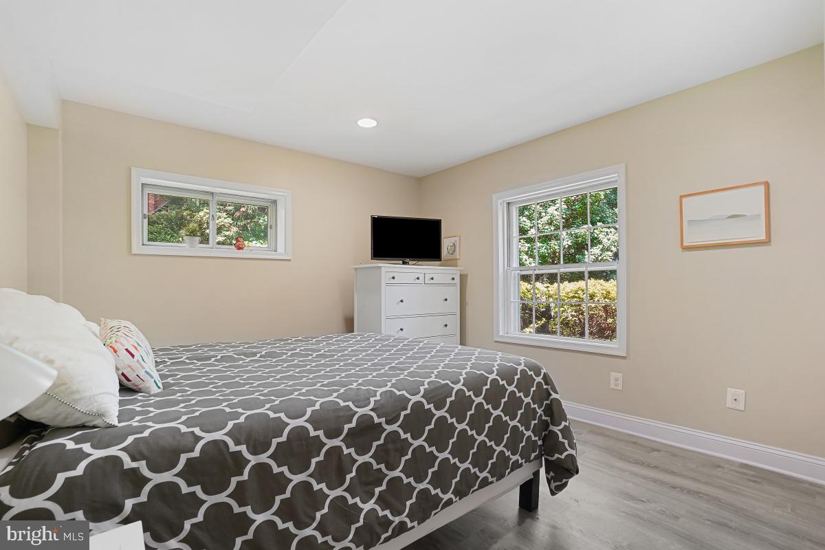 ENGLISH VILLAGE - Residential