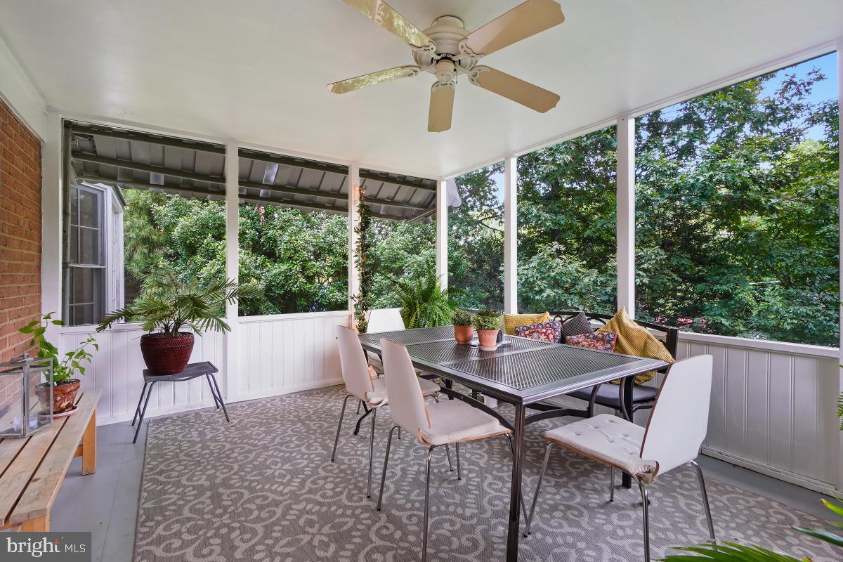 ENGLISH VILLAGE - Residential