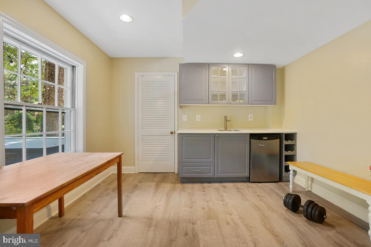 ENGLISH VILLAGE - Residential