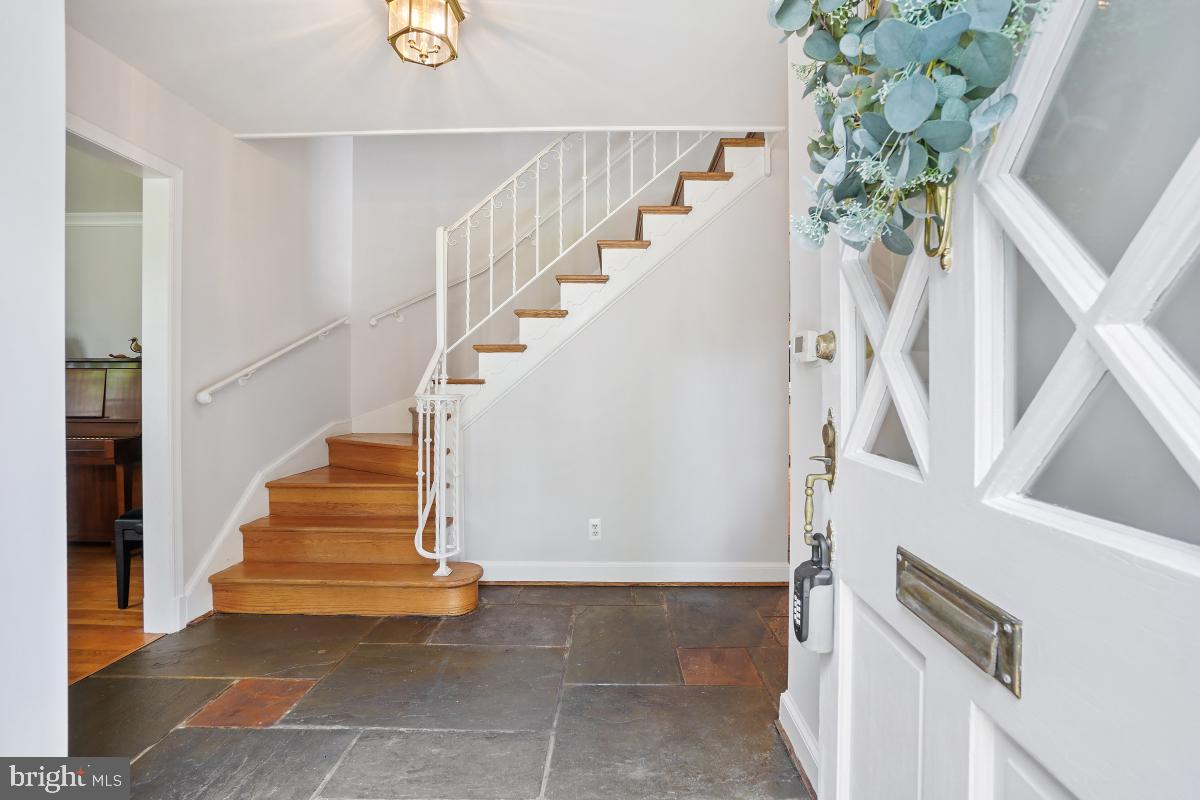 ENGLISH VILLAGE - Residential