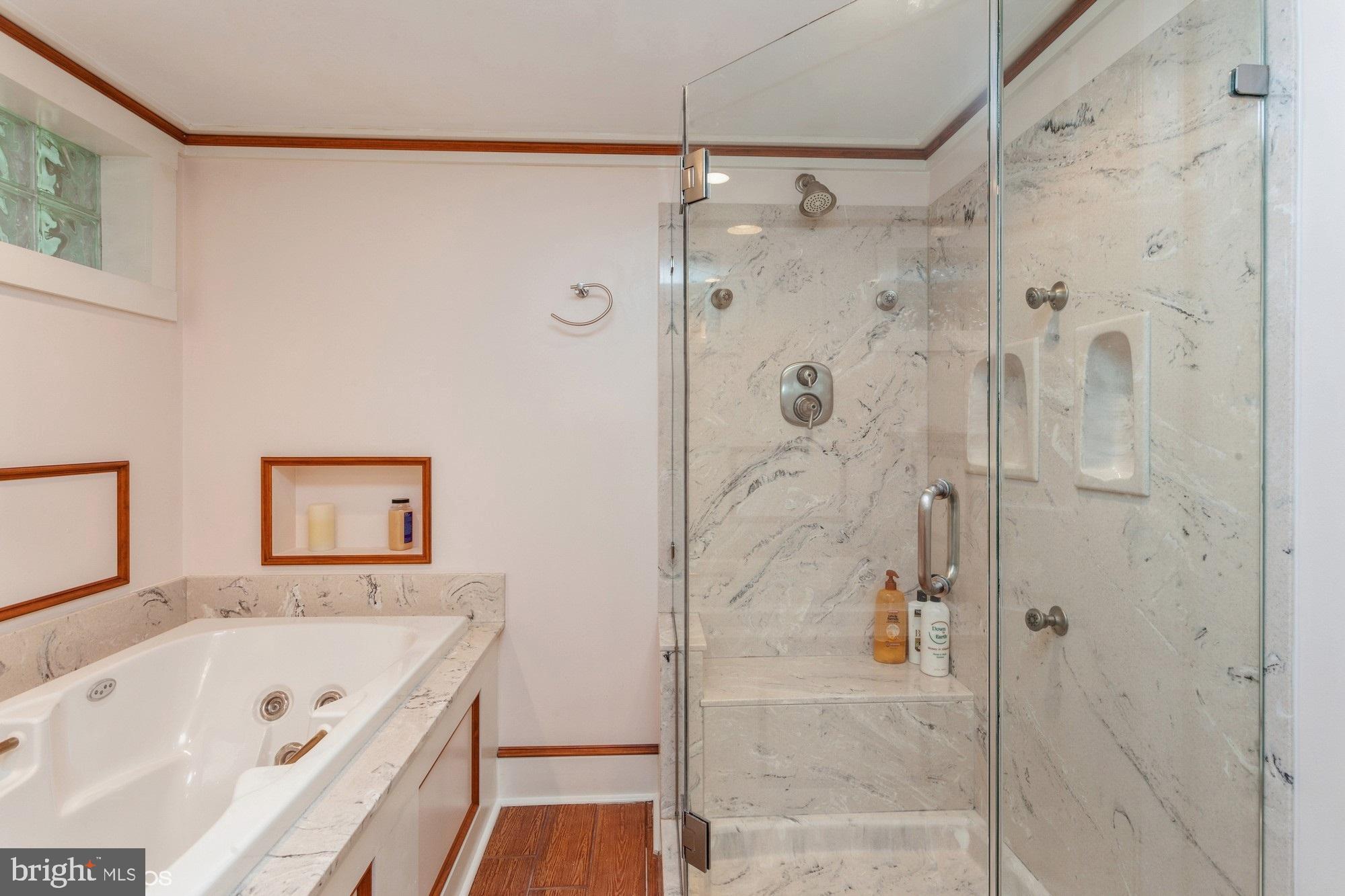 ROUND BAY VIEW - Residential