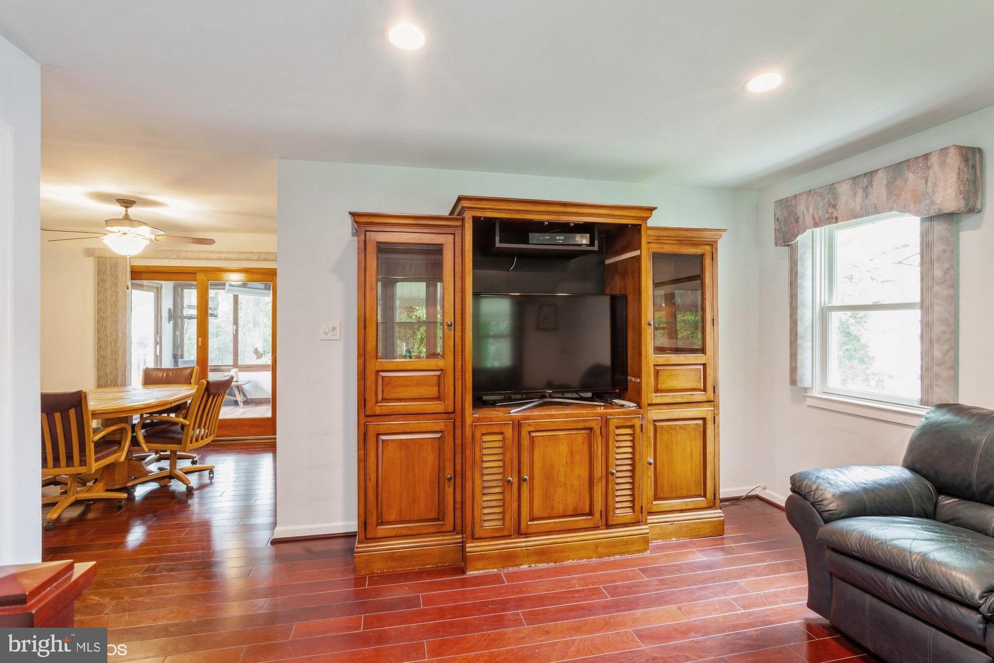 ROUND BAY VIEW - Residential