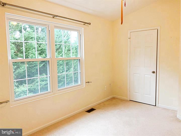 LANDSDOWNE - Residential Lease