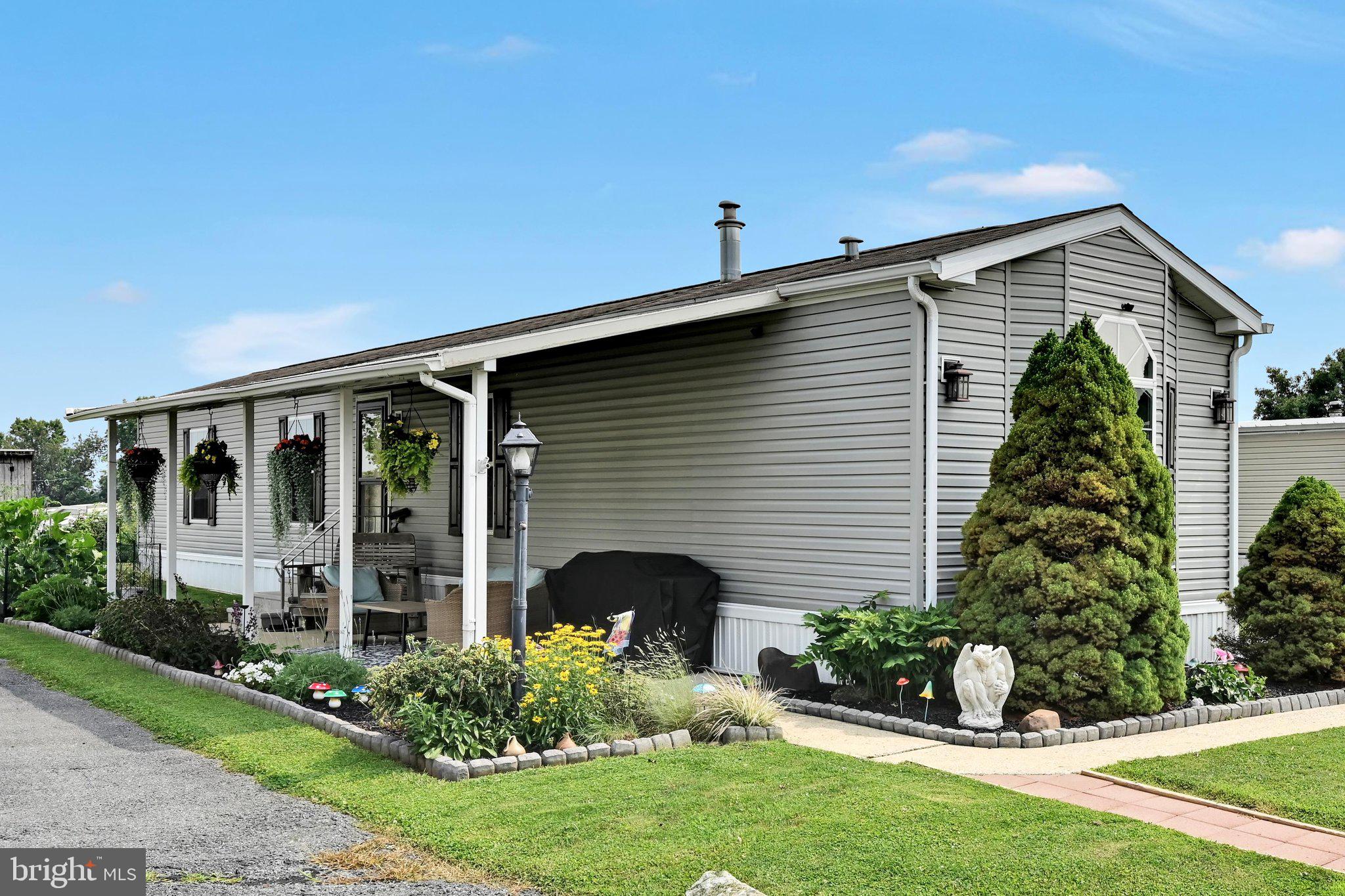 40 RIDGEWOOD MANOR