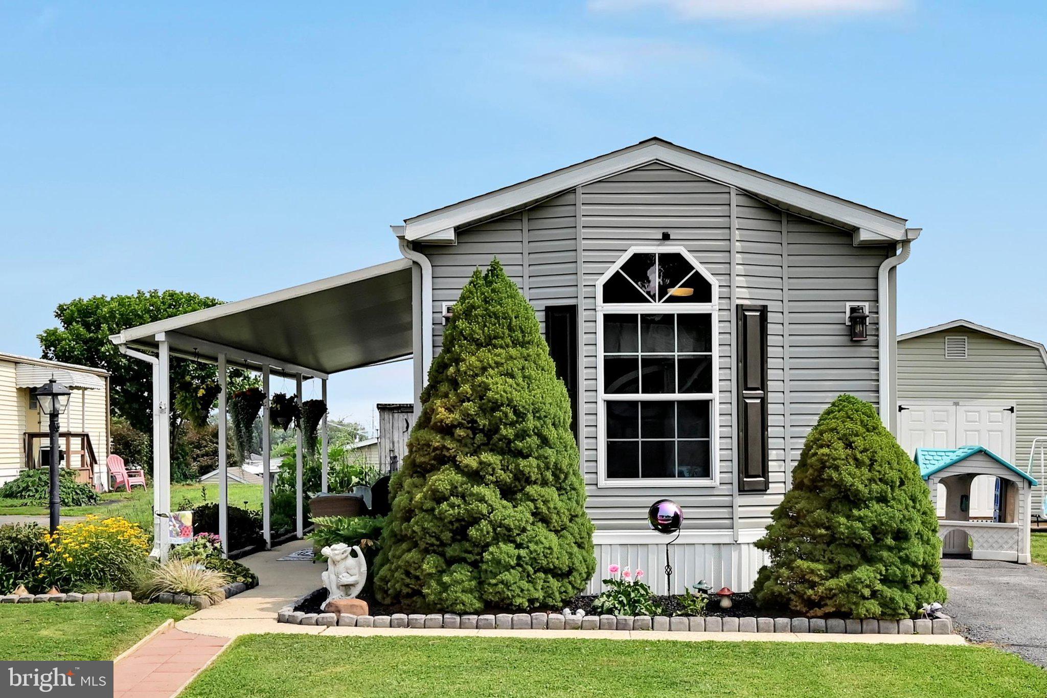 40 RIDGEWOOD MANOR