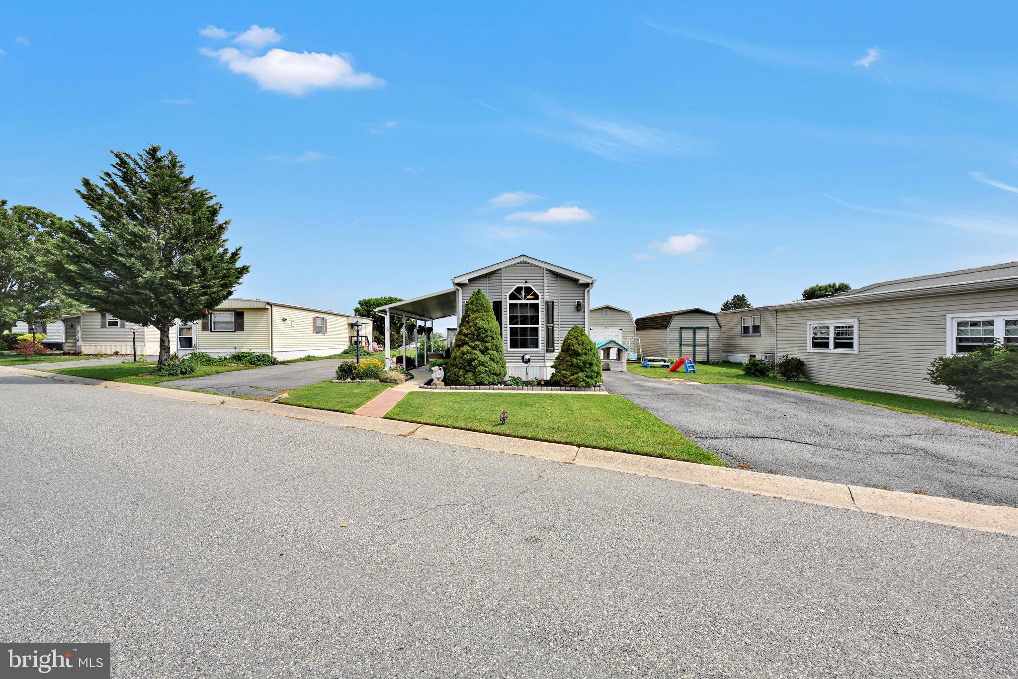 40 RIDGEWOOD MANOR