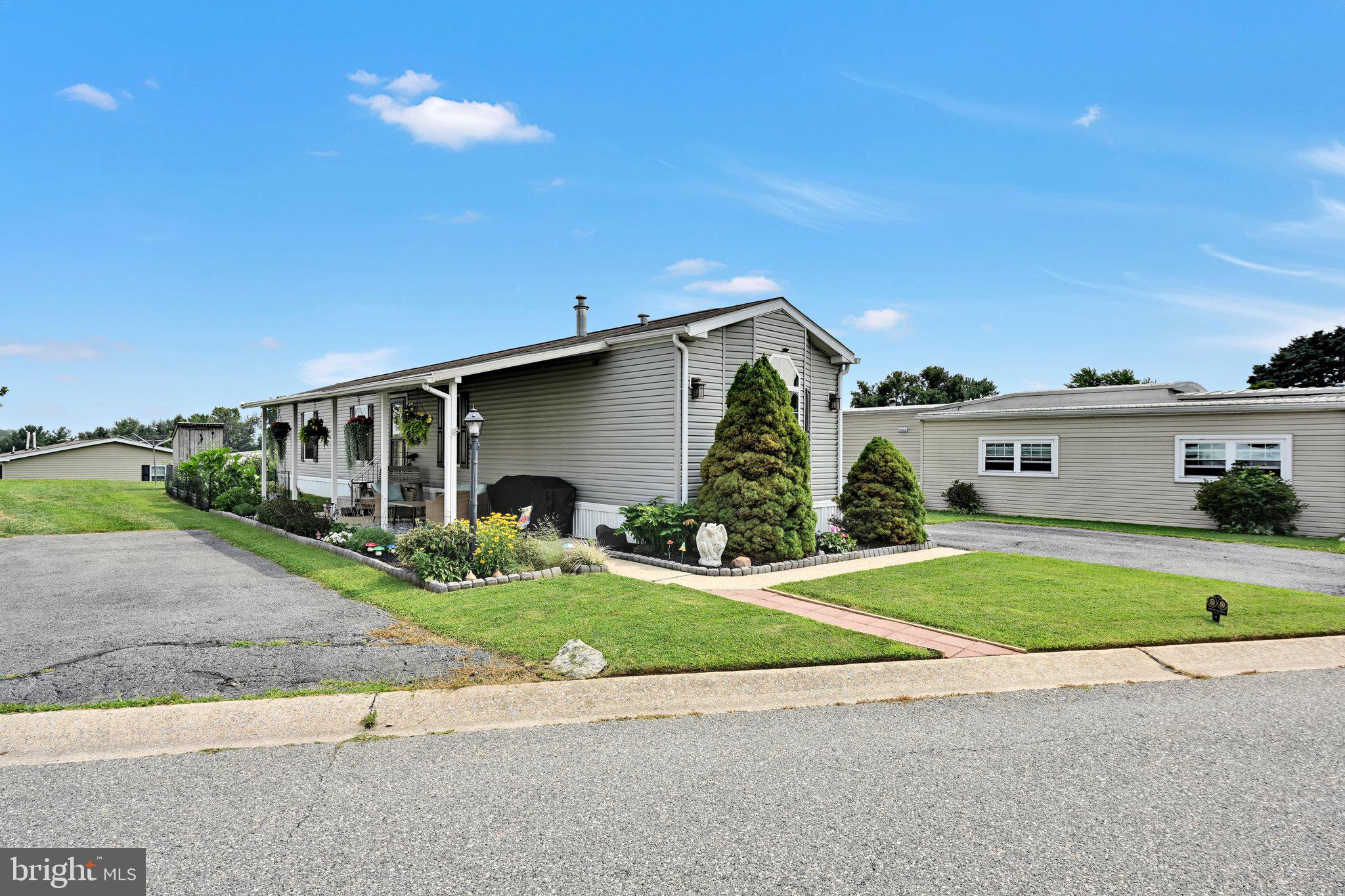 40 RIDGEWOOD MANOR