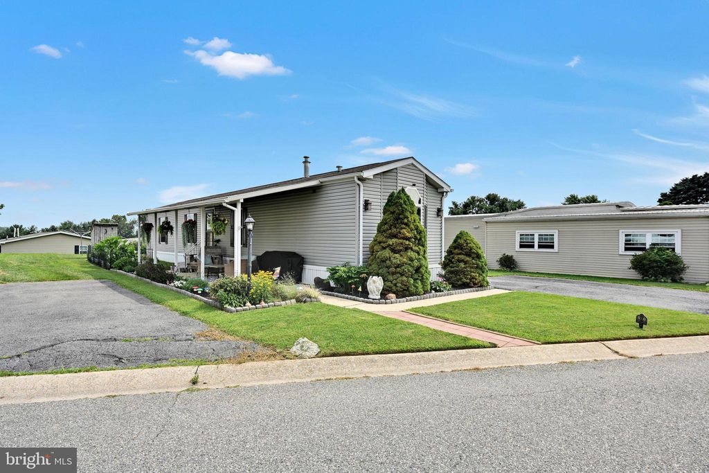 Photo of 40 Ridgewood Manor, MANHEIM, PA 17545 (MLS # PALA2091838)