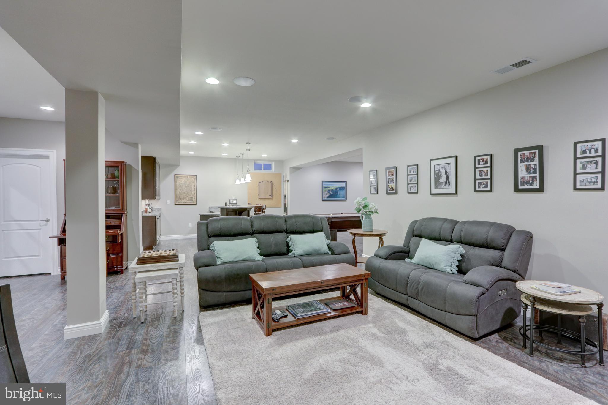 CARRIAGE HILL - Residential