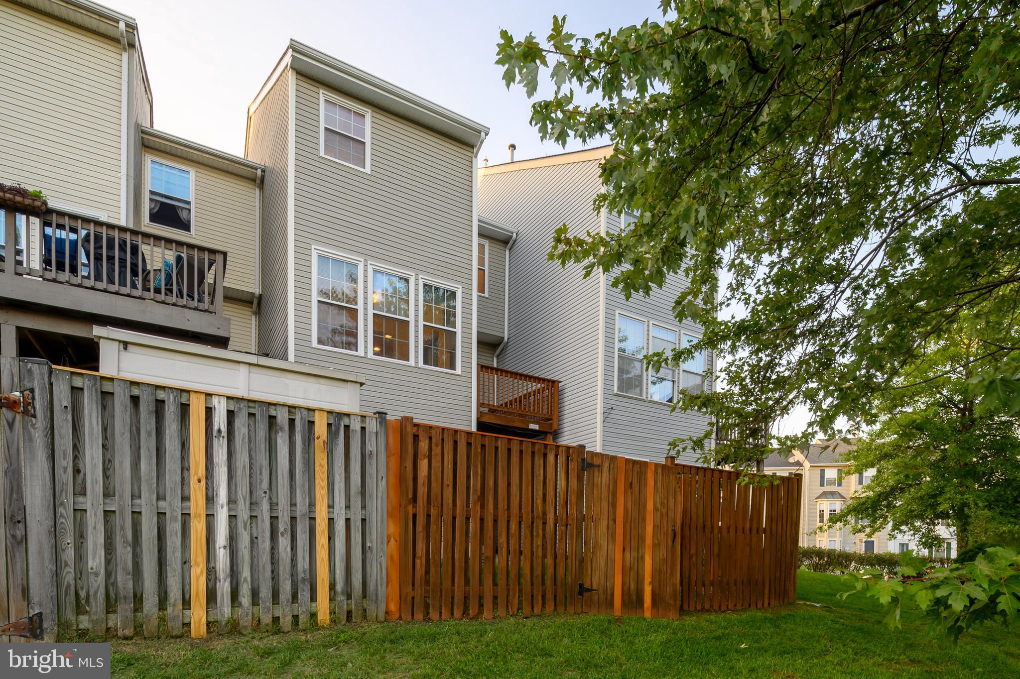 RIDGE COMMONS - Residential