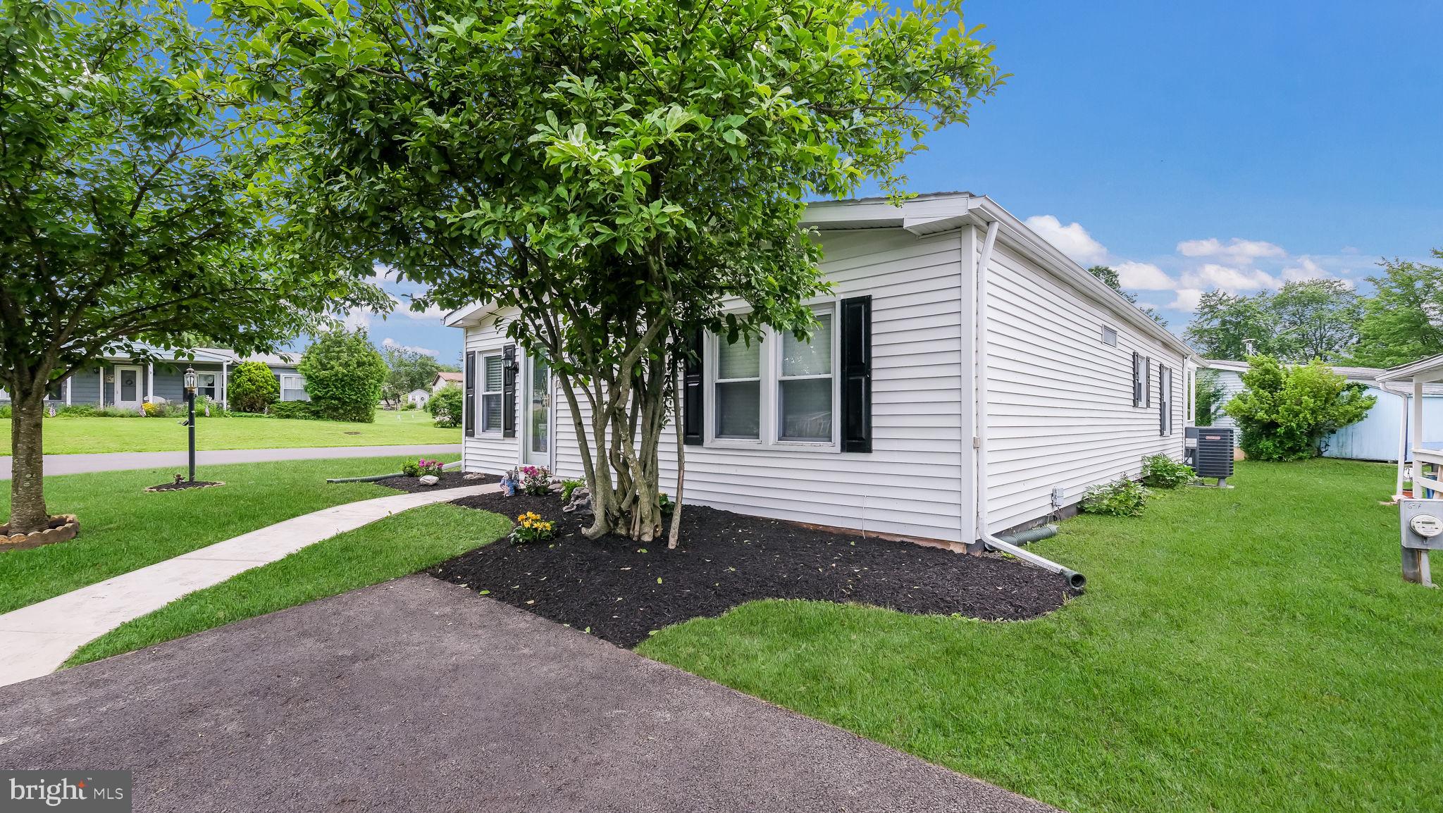 637 LAUREL COURT