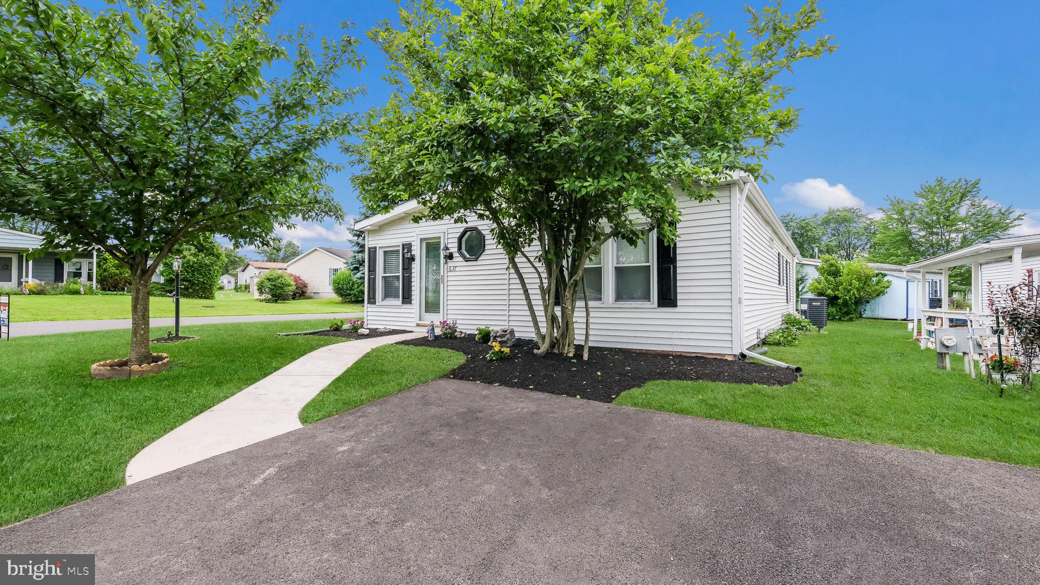 637 LAUREL COURT
