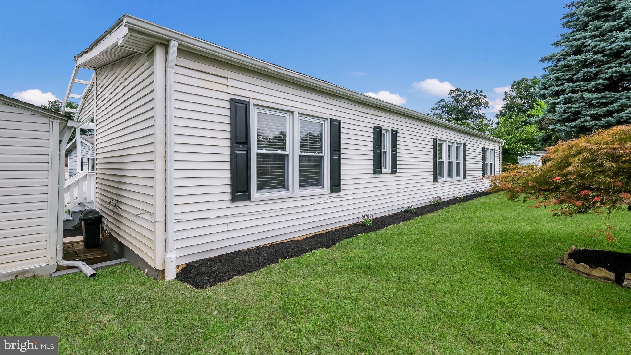 637 LAUREL COURT