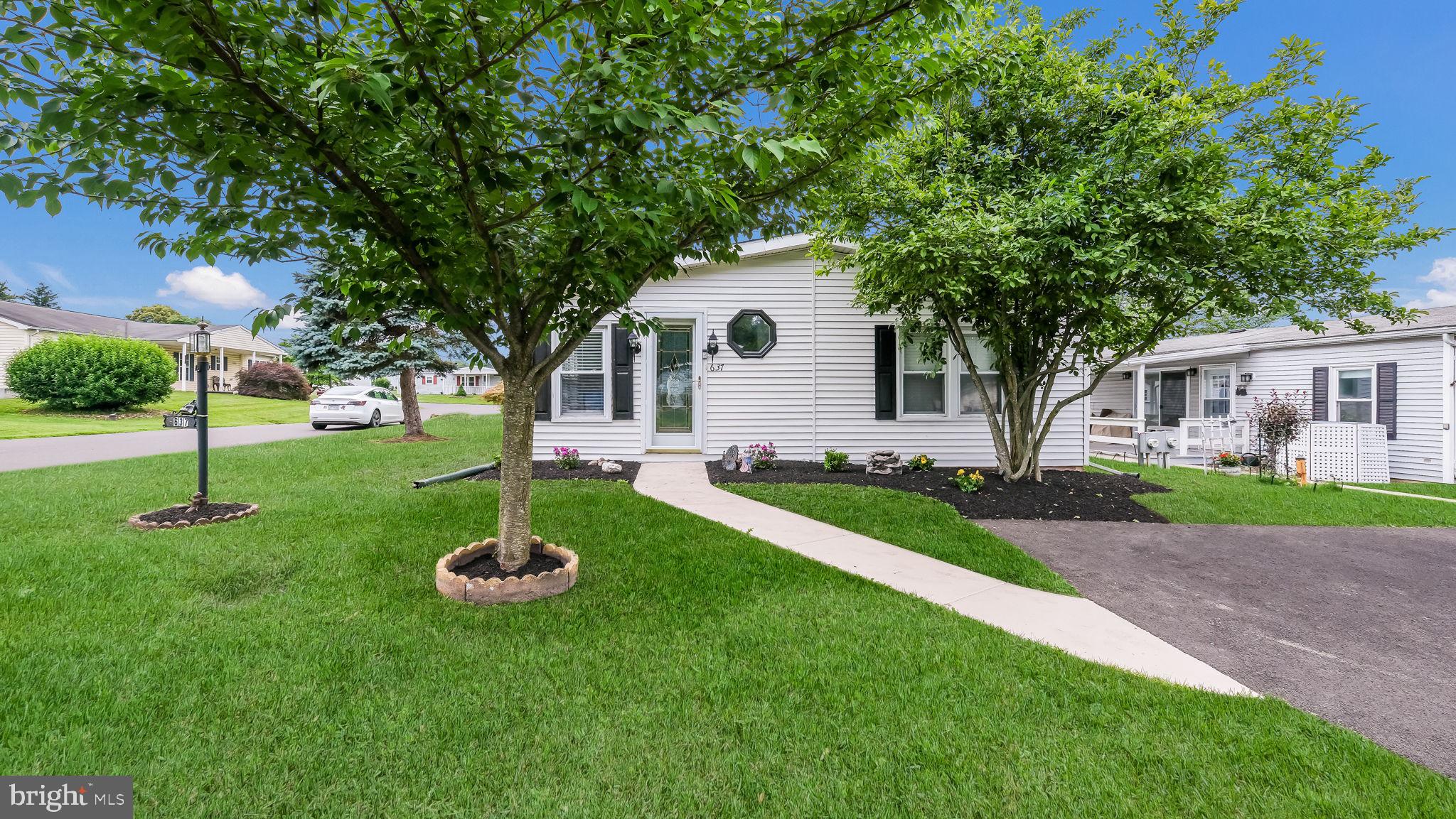 637 LAUREL COURT