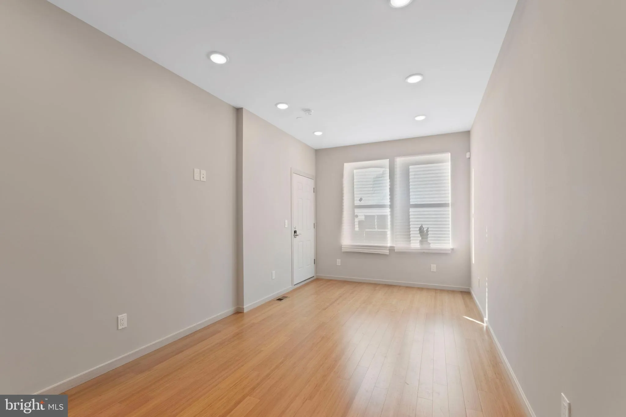Philadelphia, Pennsylvania 19133, United States, 2 Bedrooms Bedrooms, ,2 BathroomsBathrooms,Residential,Pending,41083