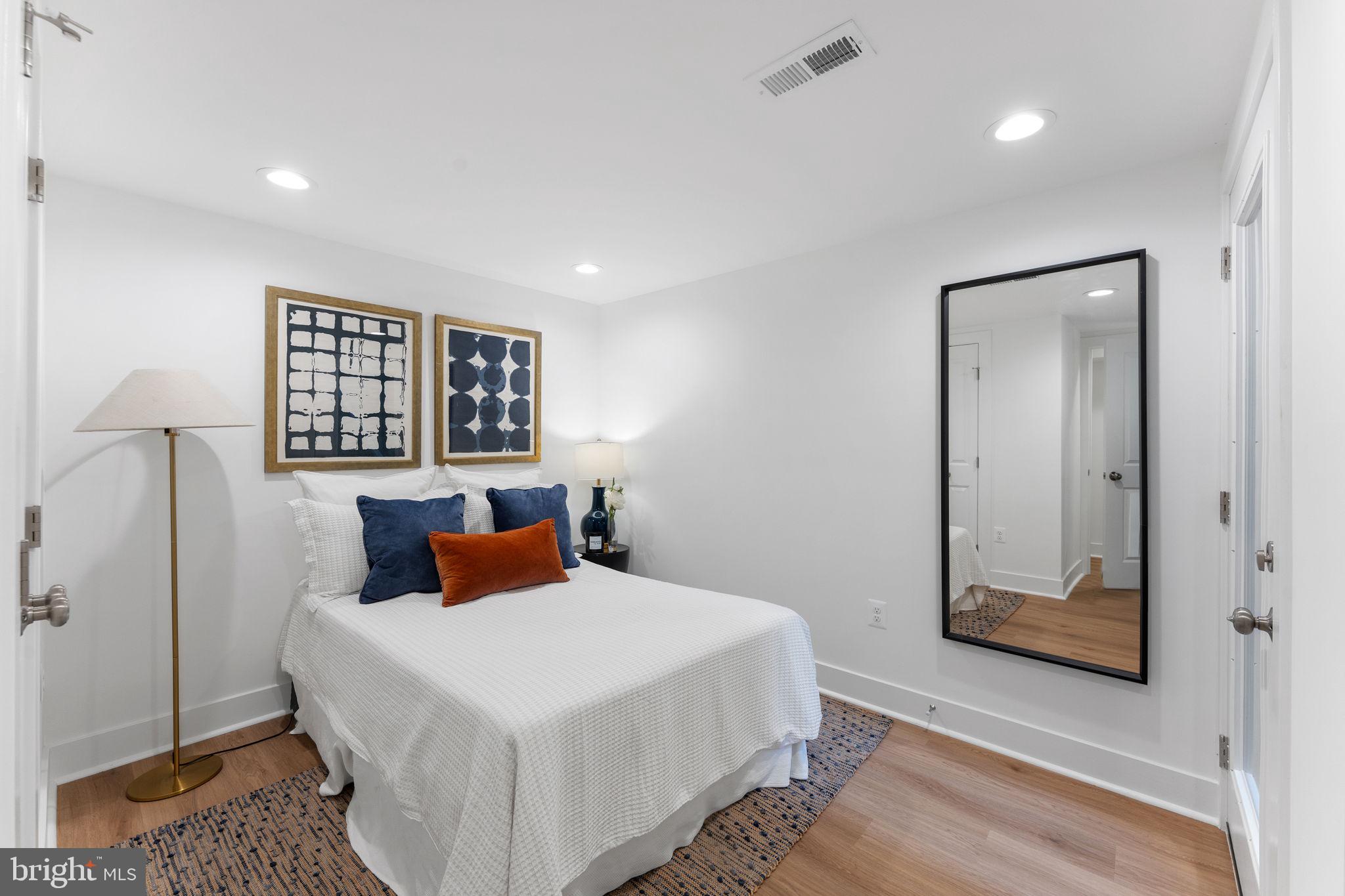 CAPITOL HILL - Residential