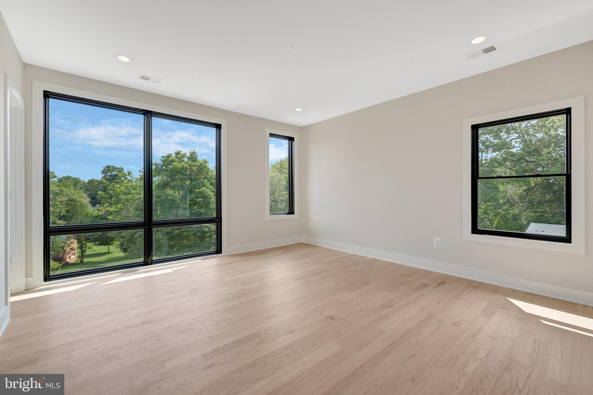 GRASS RIDGE - Residential