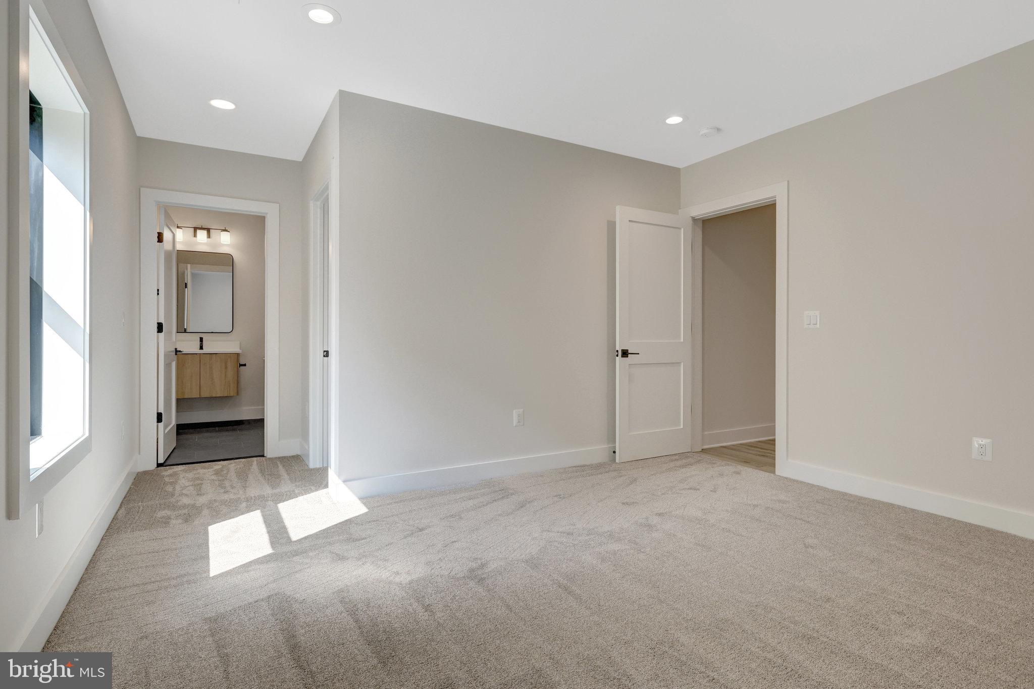 GRASS RIDGE - Residential