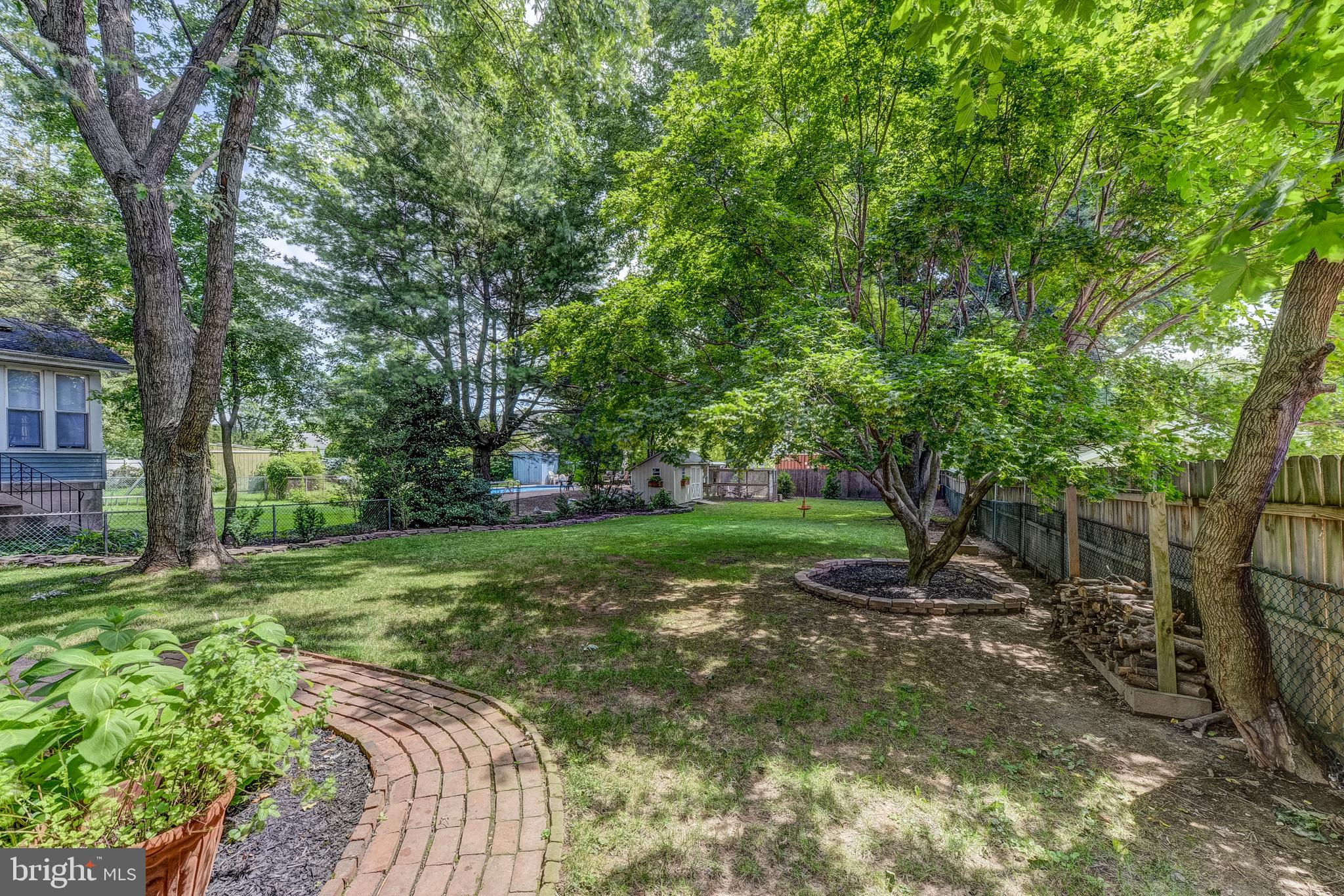 ROSLYN - Residential