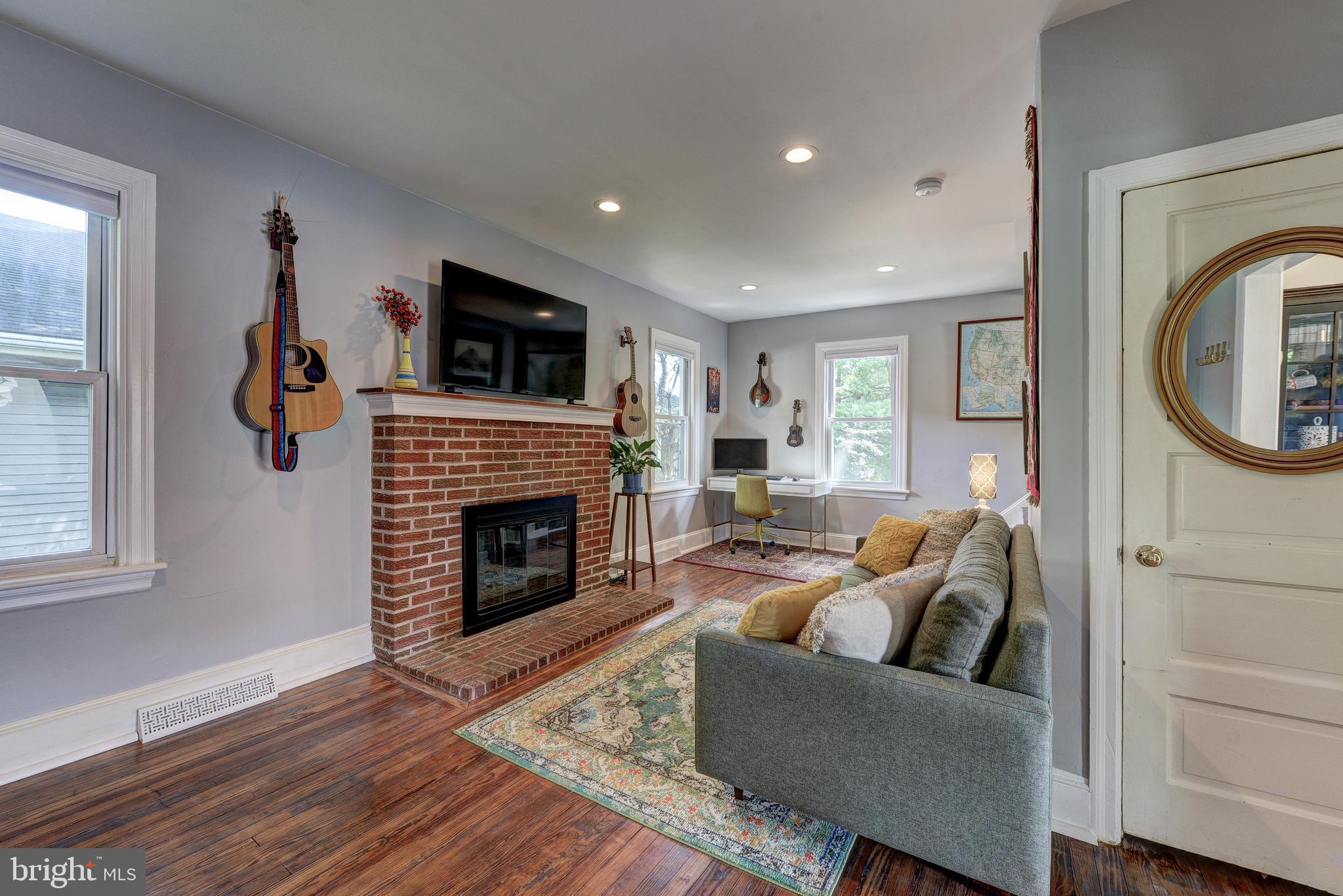 ROSLYN - Residential