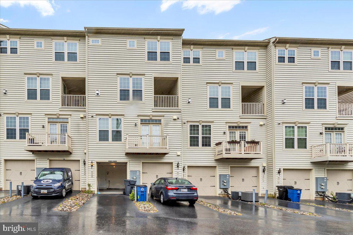 GREENBELT STATION - Residential