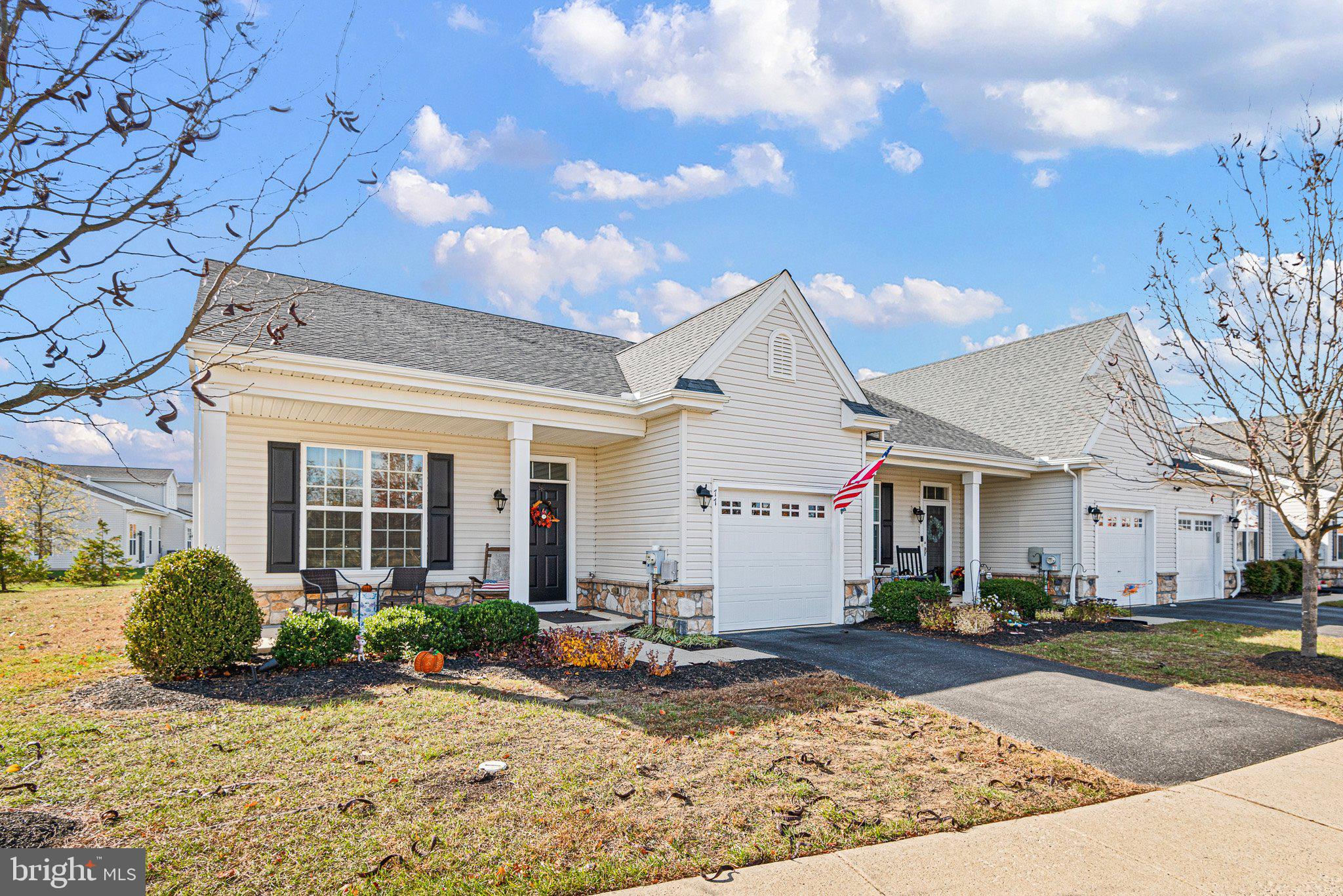 77 GRAND NATIONAL LANE 12