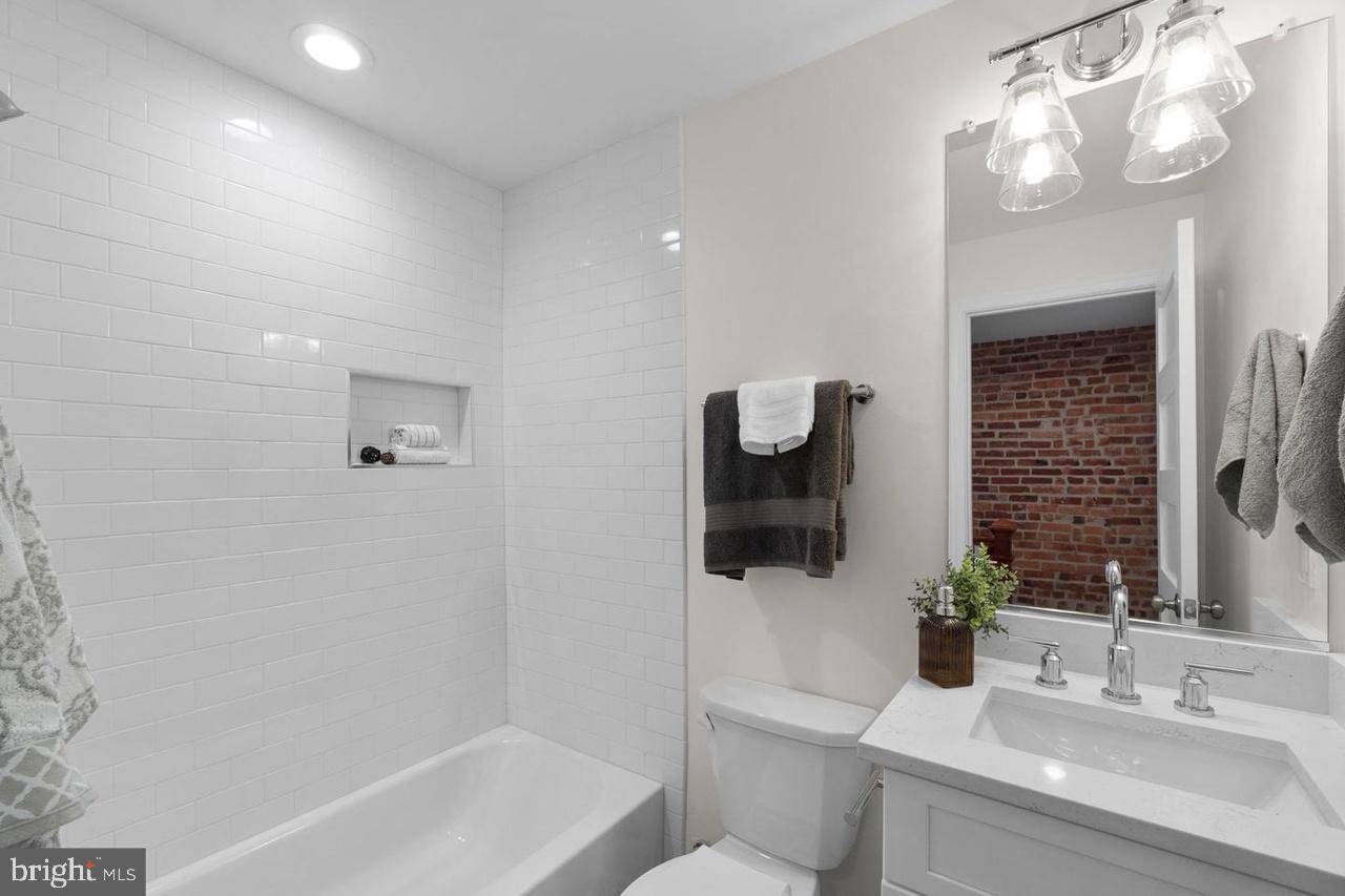 HAMPDEN HISTORIC DISTRICT - Residential