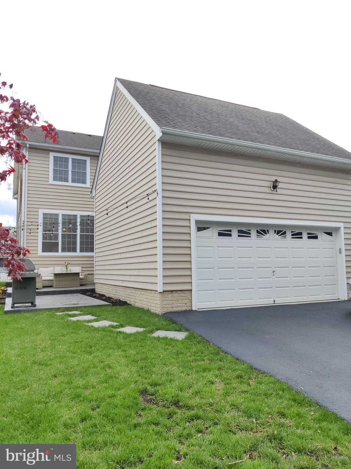 SOUTH RIDING - Residential Lease