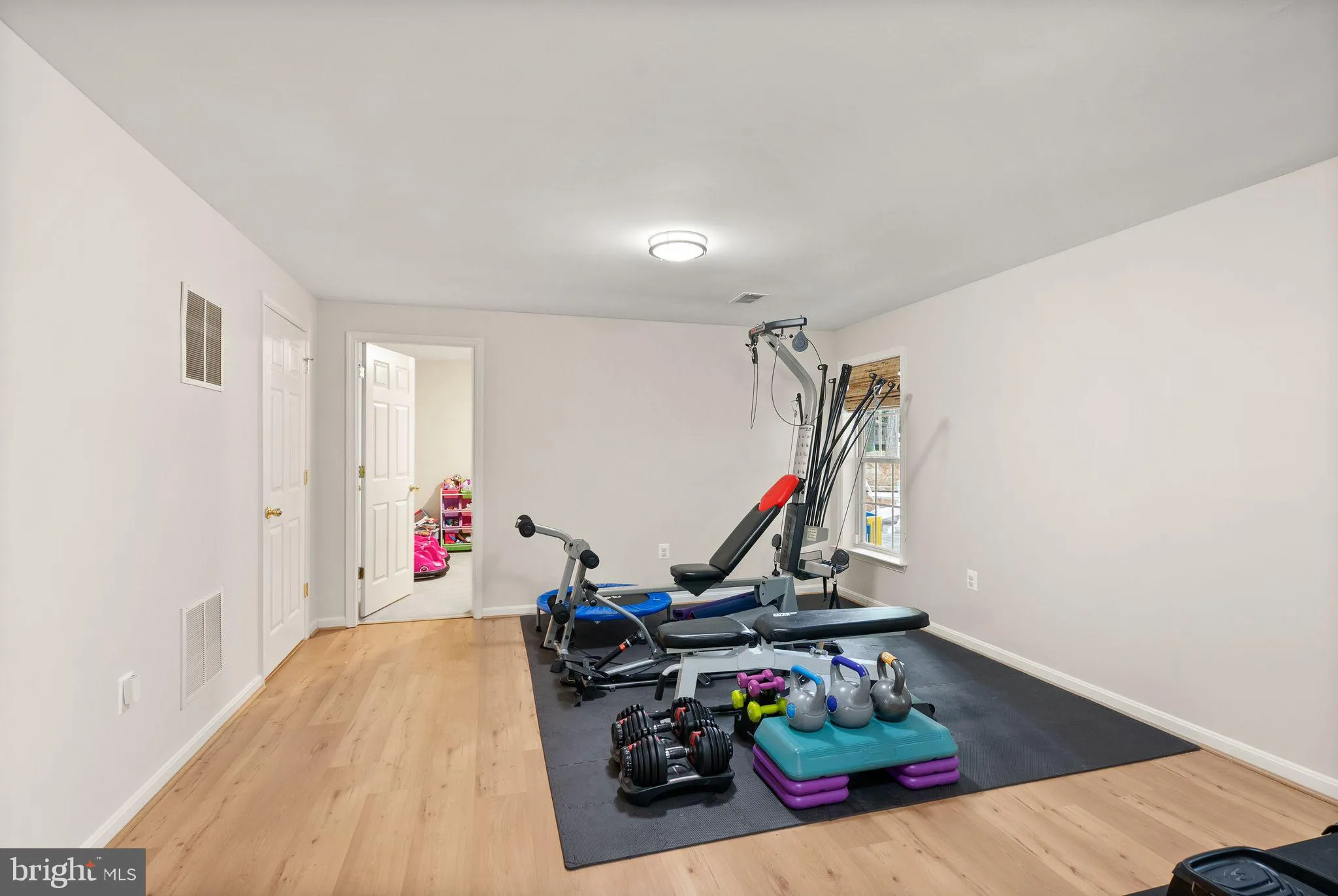 Centreville, Virginia 20120, United States, 6 Bedrooms Bedrooms, ,5 BathroomsBathrooms,Residential,Active,133264