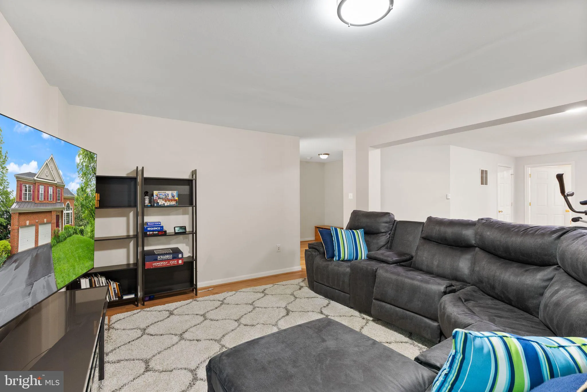 Centreville, Virginia 20120, United States, 6 Bedrooms Bedrooms, ,5 BathroomsBathrooms,Residential,Active,133264